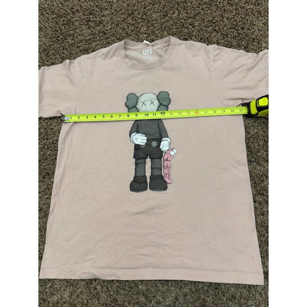Kaws x Uniqlo Men Figure Crew Neck Tee T-shirt Short Sleeve Top Pink Sz Large - Picture 3 of 6